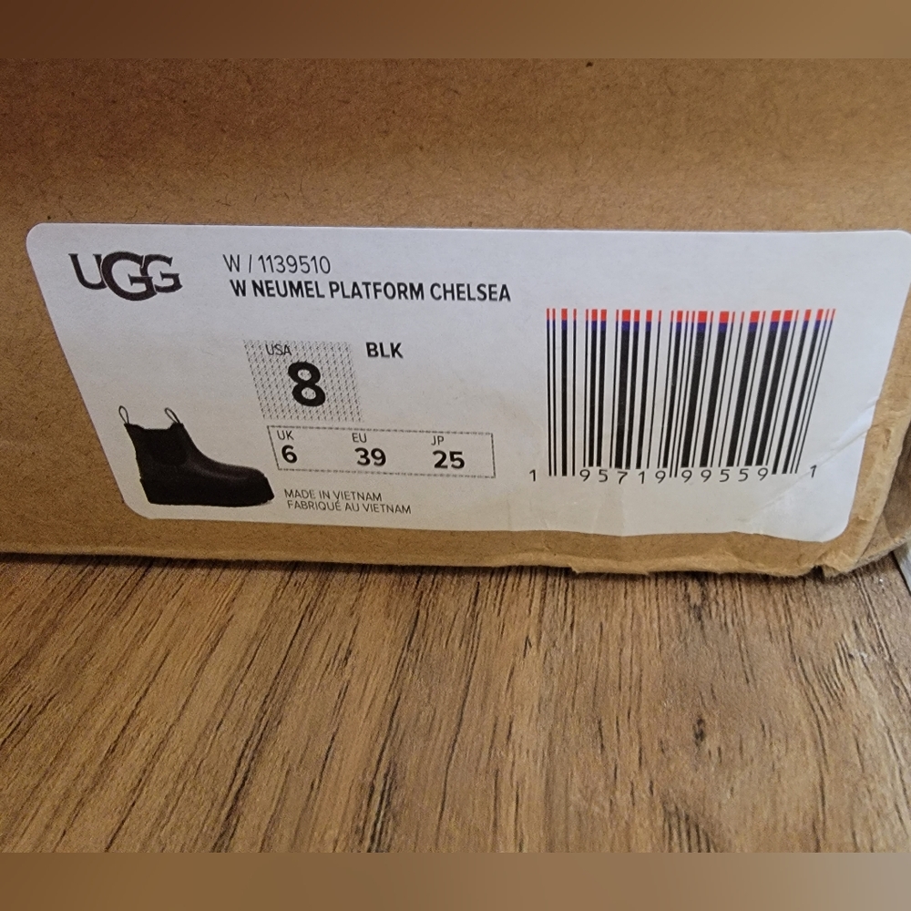 UGG Neumel platform Chelsea boot, black - Picture 5 of 9